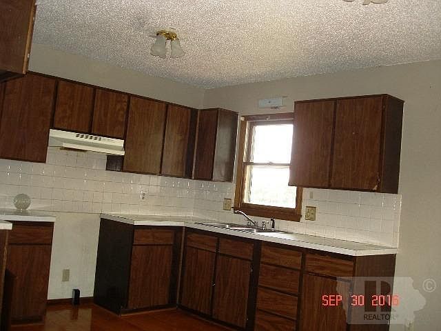 2nd image of 2203 N G Ave