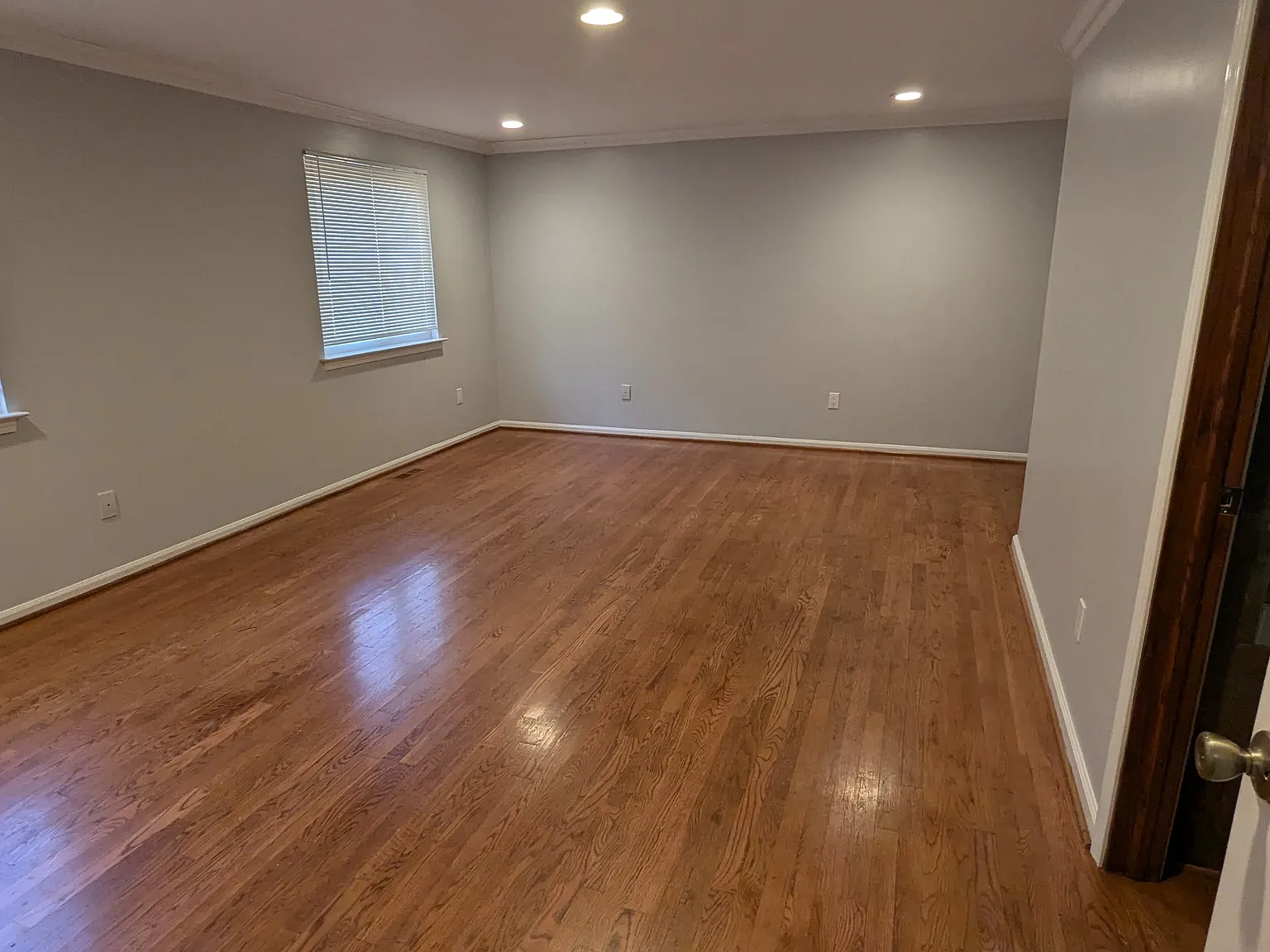 4 bed, 3.5 bath, 2280 sqft, $3,200 — Photo 2