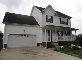 1090 Webb Rd, Clarksville, TN 37040