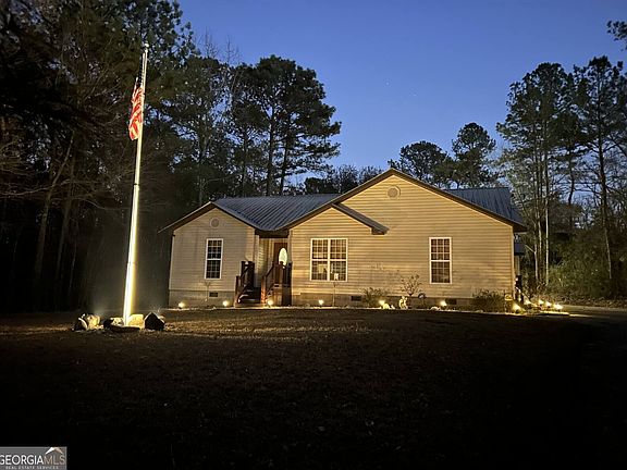 3rd image of 1024 Center St