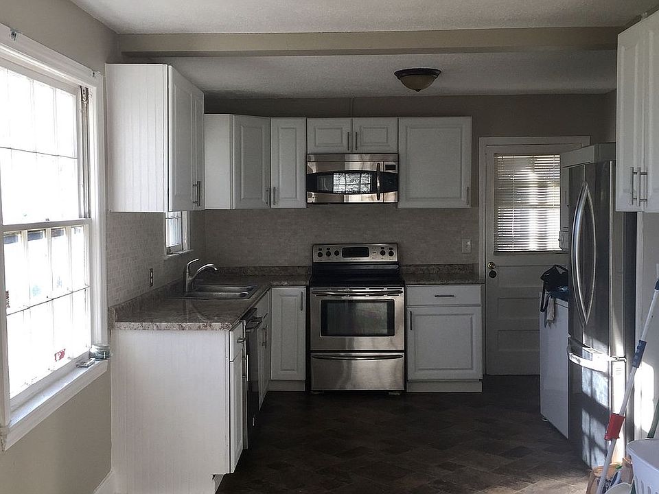 Open kitchen fully equipped 
