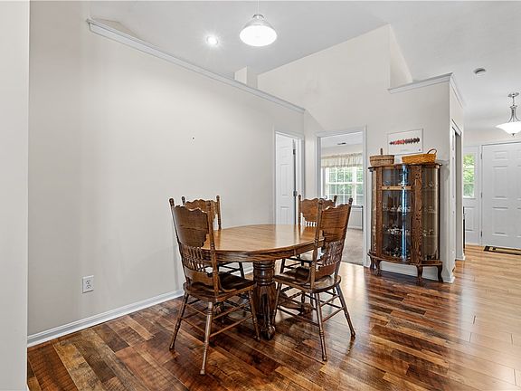 5th image of 1818 Kenway Pl