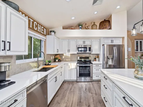 1622 W Sunridge Dr, Tucson, AZ 85704