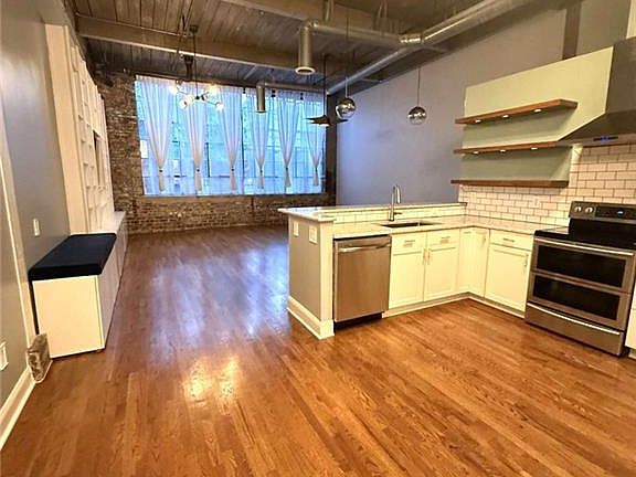 3rd image of 210 Walker St SW #8