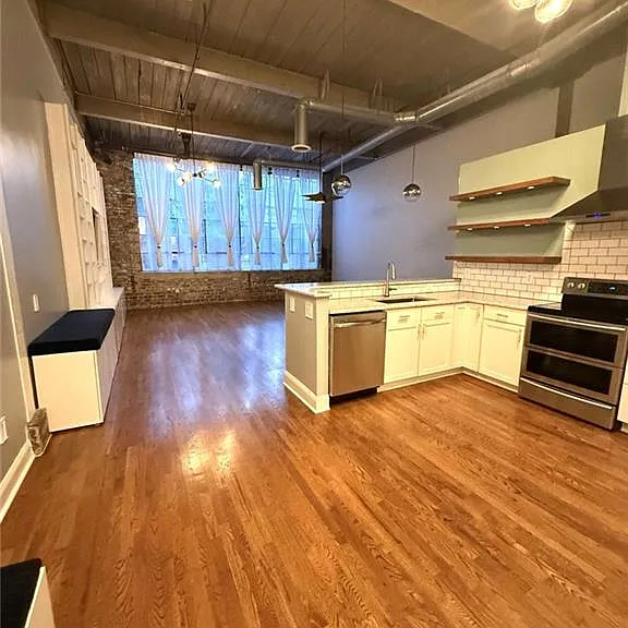 210 Walker St SW #8 — Photo 3