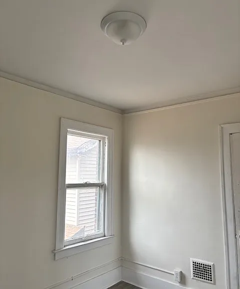 2285 Cortland St — Photo 7