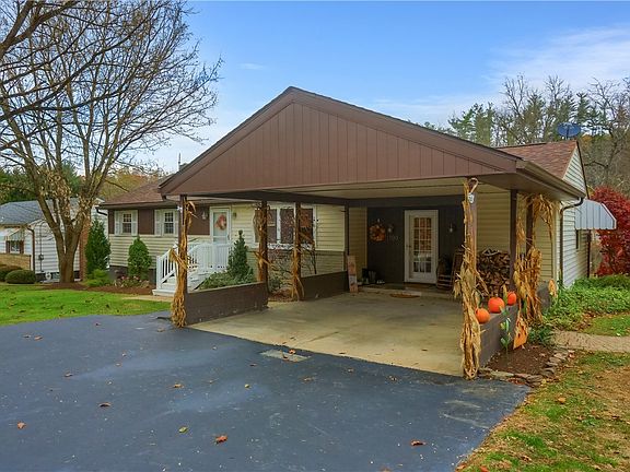 2nd image of 1700 Wurtemburg Rd