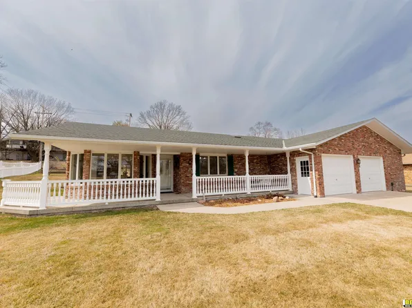 1515 Cherl Dr, Syracuse, NE 68446