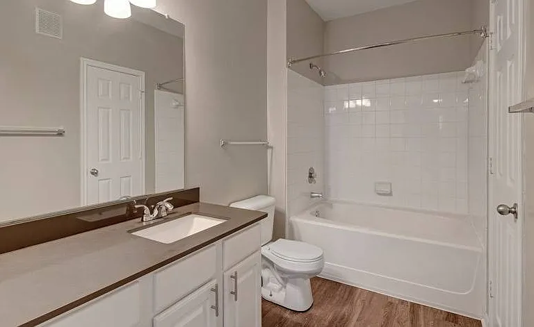 Hamptons at Woodland Pointe — Photo 32