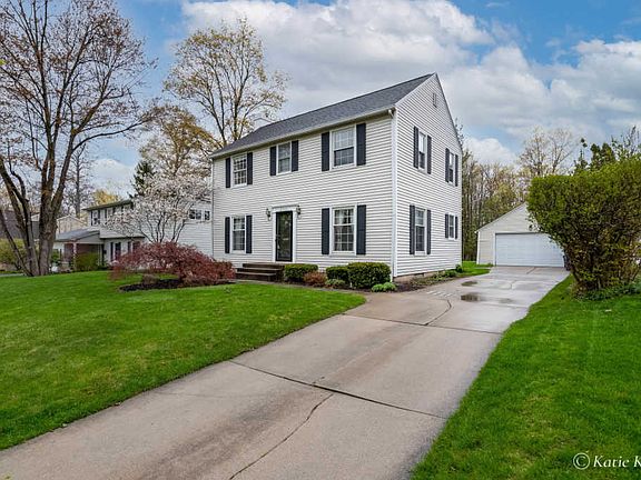 4th image of 2725 Maplewood Dr SE