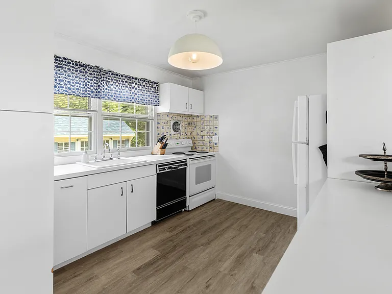 35 Lynn Ave — Photo 8