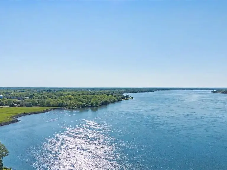 9326 Rivershore Dr — Photo 33