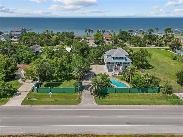 2564 E Bayshore Dr, San Leon, TX 77539