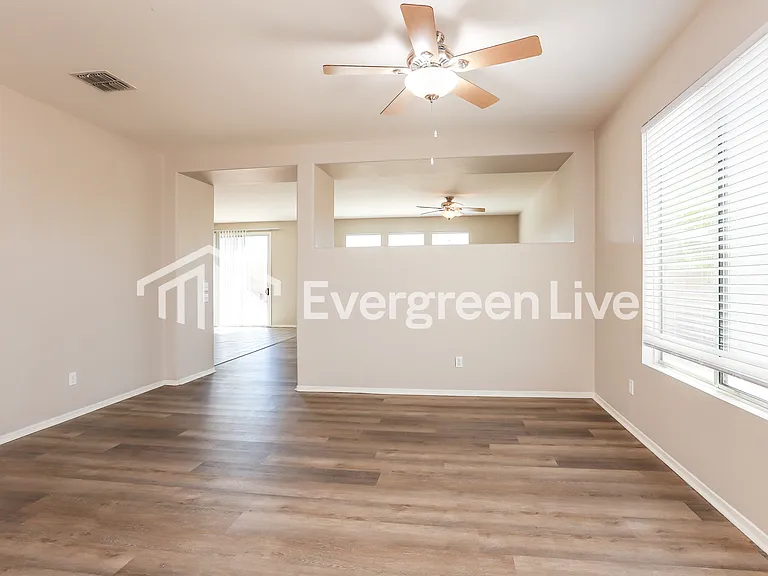 1357 S Woodbine Ln — Photo 4