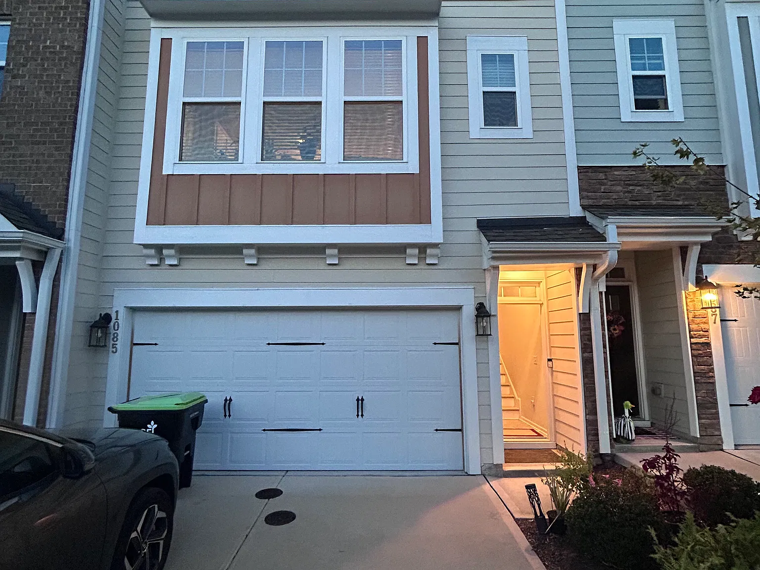 4 bed, 3.5 bath, 2227 sqft, $2,350 — Photo 1