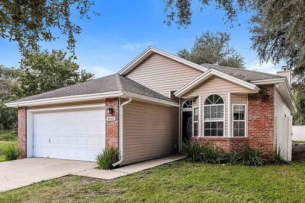 3 bed, 2.0 bath, 1416 sqft, $1,860 — Photo 3