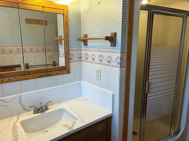 20 Breeze Dr — Photo 17
