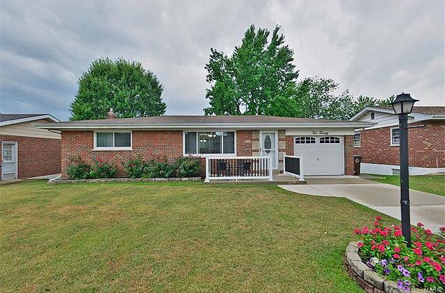 1st image of 220 Woolwich Ln