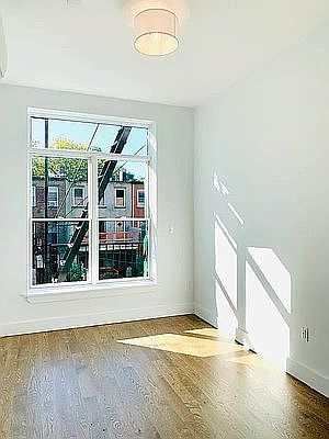 4th image of 424 Gates Ave #1L