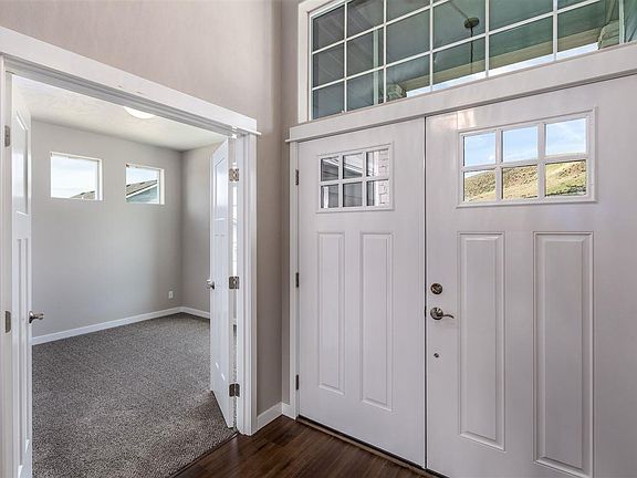 3rd image of 1095 Chinook Dr