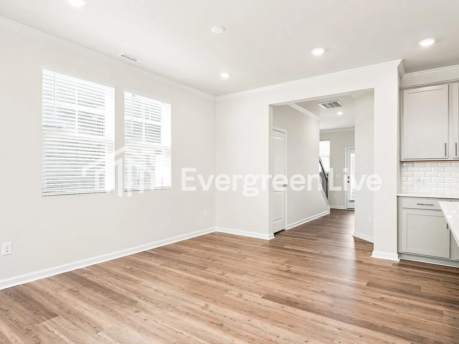 4 bed, 3.0 bath, 2427 sqft, $2,240 — Photo 4