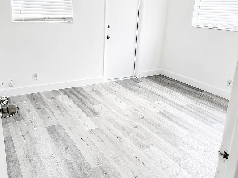 2837 NE 30th St #3 — Photo 8