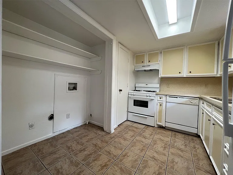 1908 Camden Ct #3 — Photo 5