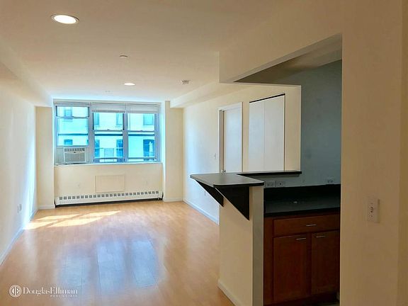 2nd image of 2737 27th St APT 3A