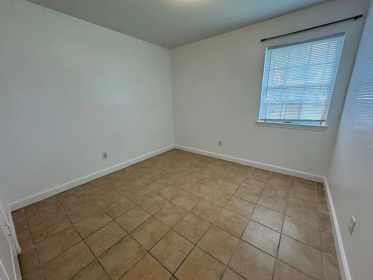 1600 Greenbriar Pkwy #A — Photo 9
