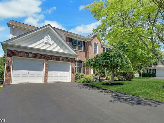 2nd image of 81 Lafayette Cir #81