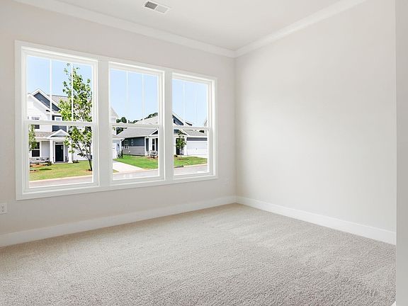 4th image of 128 Scarlet Leaf Ln