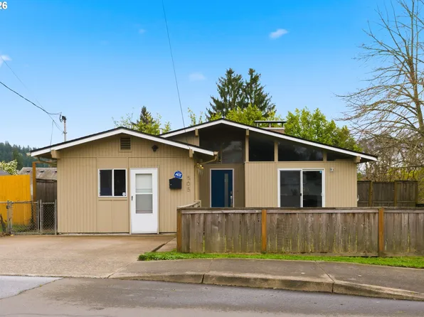 505 E Gloucester St, Gladstone, OR 97027