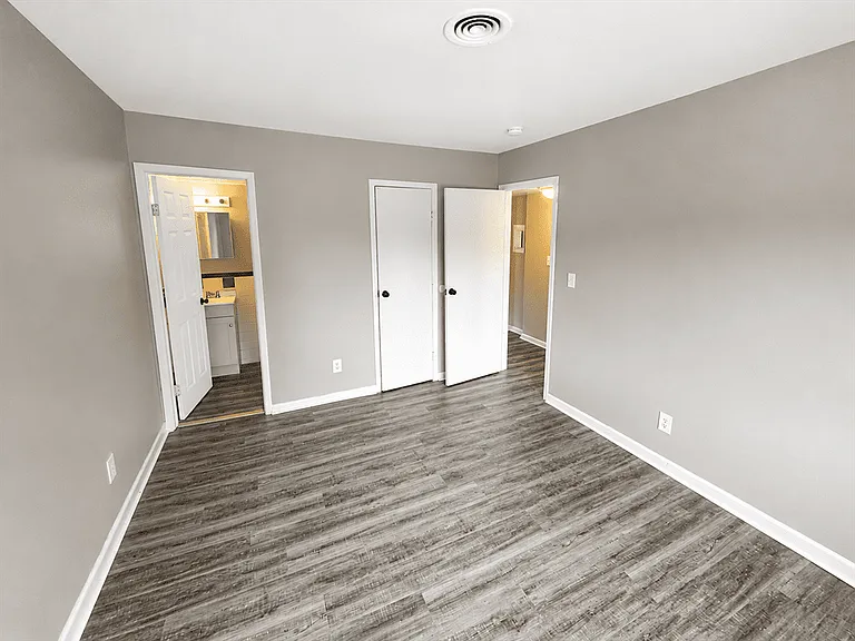 2036 Catalpa Dr #E — Photo 7