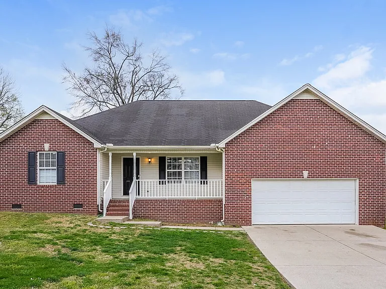 634 Woodland Hills Dr — Photo 1