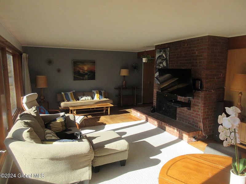 3rd image of 222 Juniper Drive