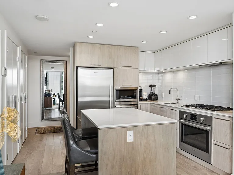 680 Seylynn Cres #2104 — Photo 5