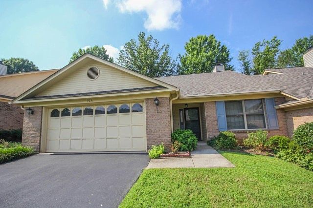 1st image of 925 Portsmouth Cir