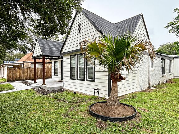 5th image of 905 E Corpus Christi