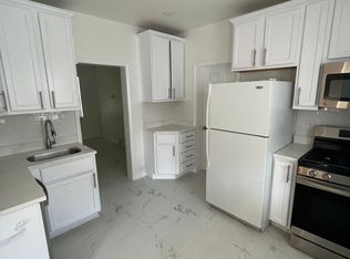 269 E Woodland Rd APT 2, Lake Forest, IL 60045