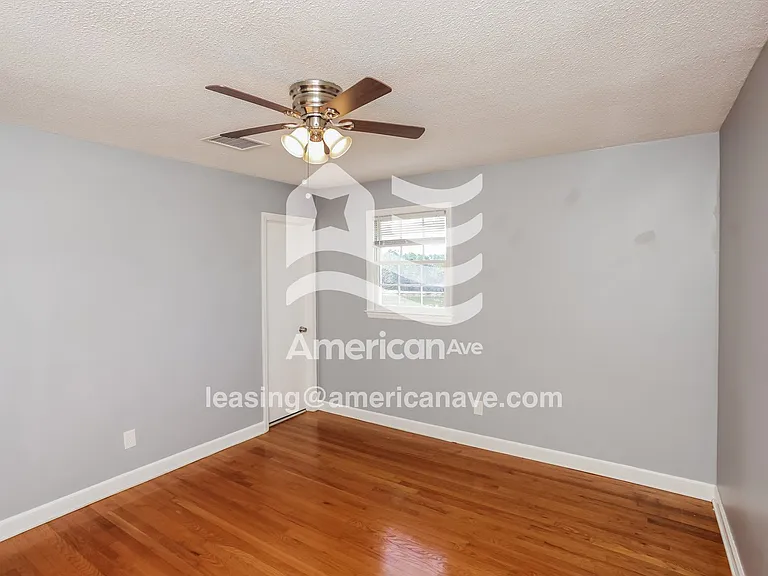 4784_012_wm_-_bedroom_13466815.jpg