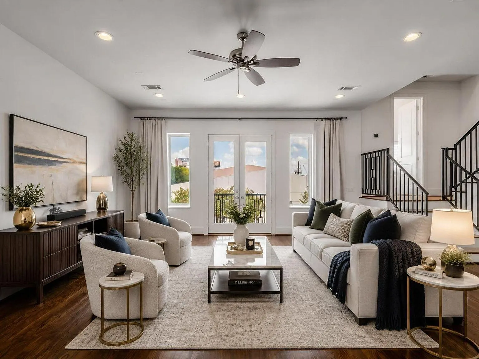 3 bed, 3.5 bath, 2439 sqft, $3,400 — Photo 3