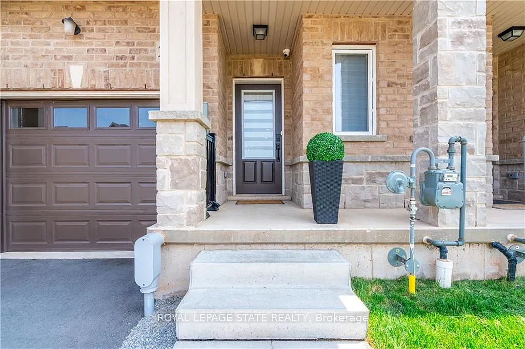 3 bed, $2,700 — Photo 2