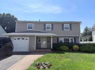 412 Jeffrey Ave, East Meadow, NY 11554