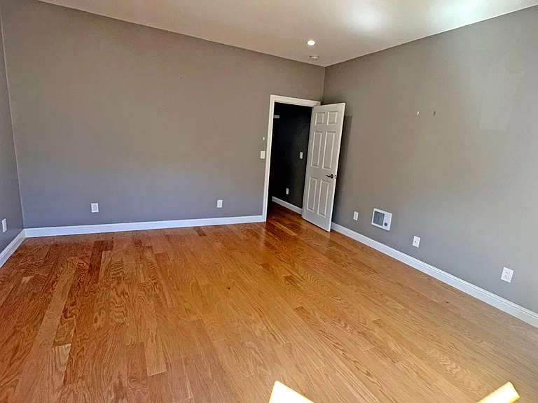 1645 Hyde St #3 — Photo 7