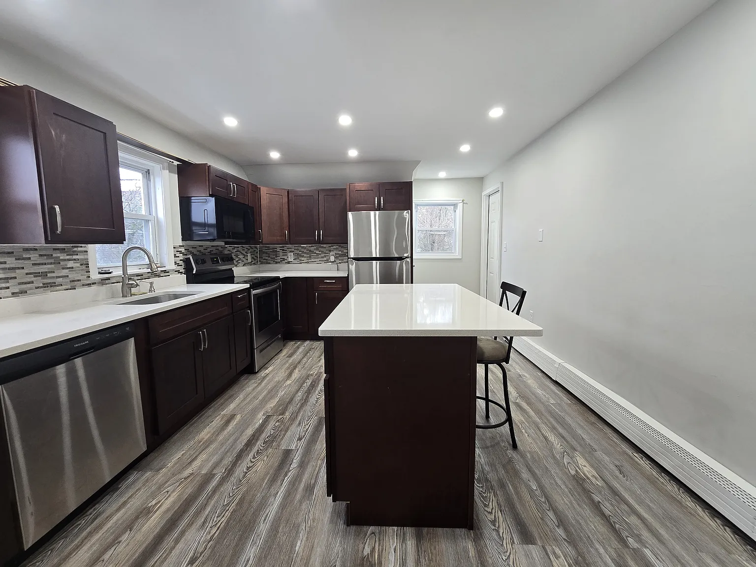 2 bed, 1000 sqft, $2,600 — Photo 2
