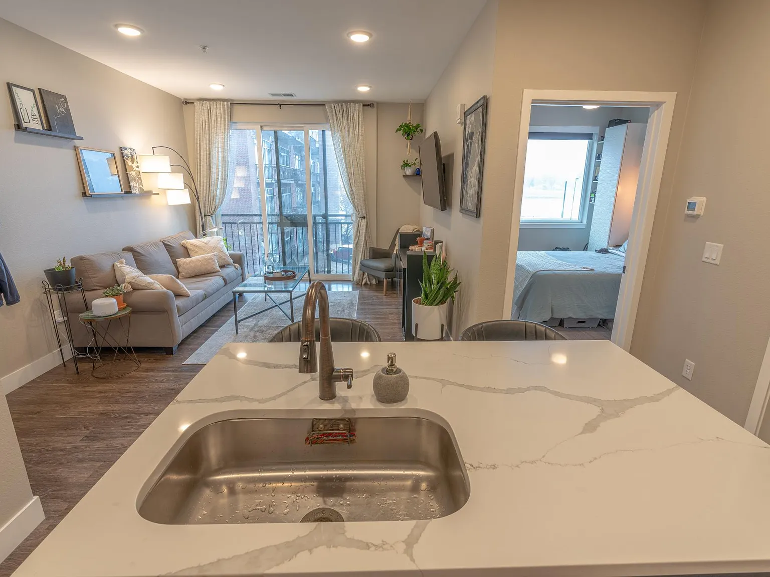 1 bed, 581 sqft, $1,650 — Photo 2