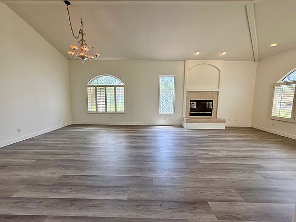 3rd image of 401 Hickoryhill Dr