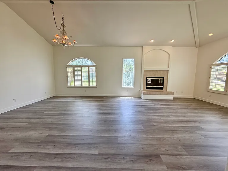 401 Hickoryhill Dr — Photo 3