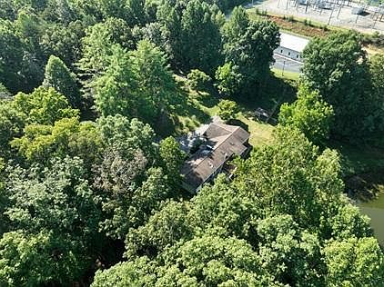 5th image of 305 Sawmill Rd