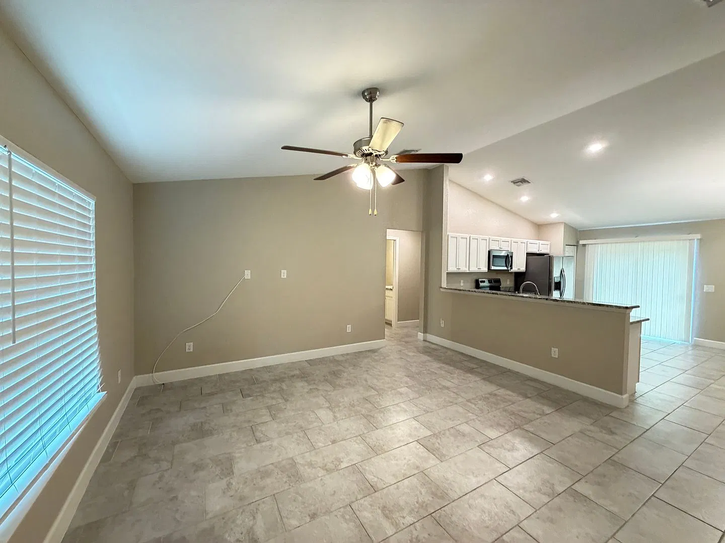 Beautiful 3 Bedroom, 2 Bathroom Home In Ocala!! — Photo 3